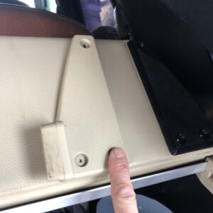 Крепление шторки багажника infinity fx45